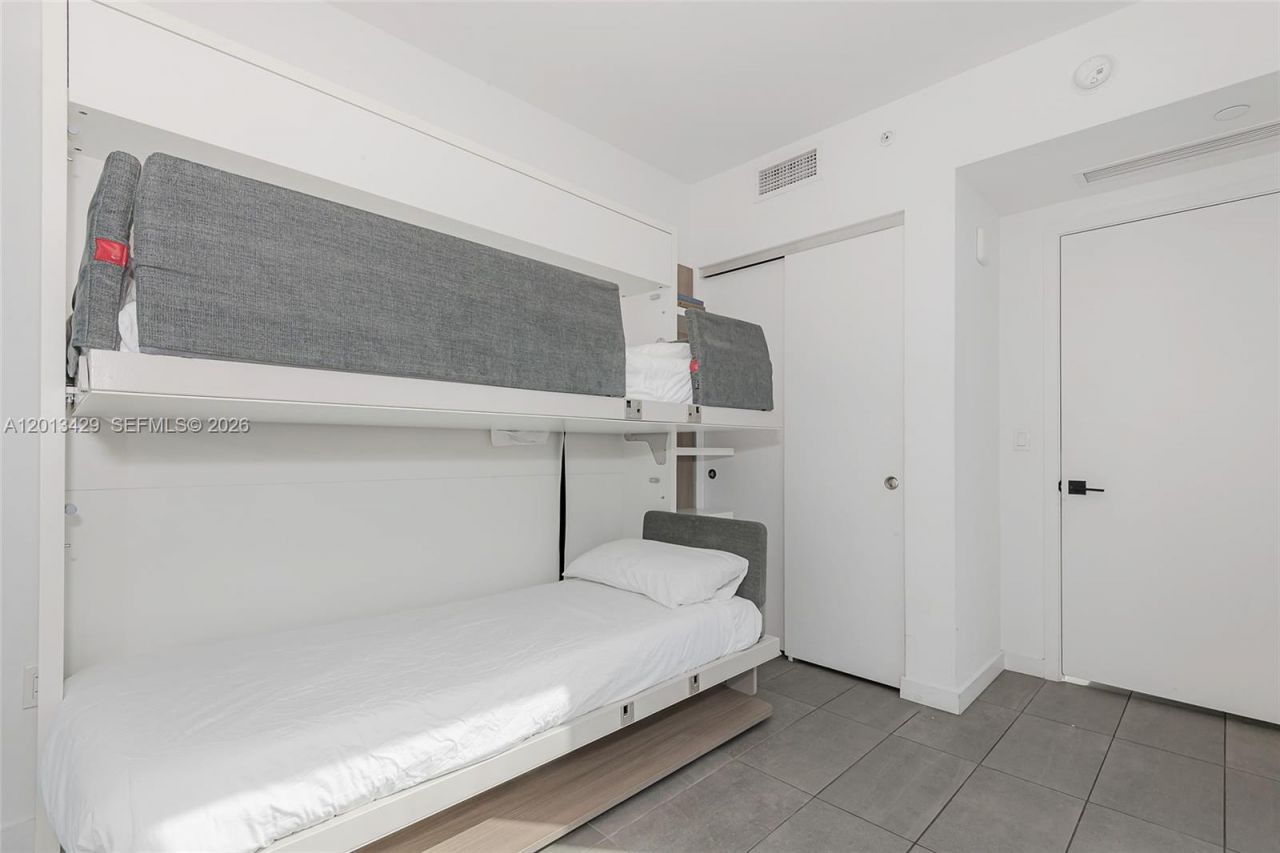 227 NE 2nd St , Unit 2206, Miami, FL 33132 Photo