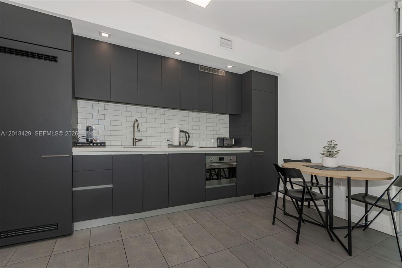 227 NE 2nd St , Unit 2206, Miami, FL 33132 Photo