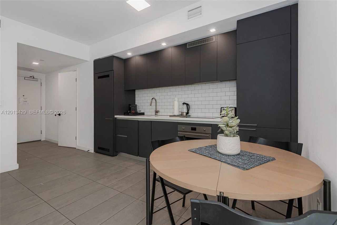 227 NE 2nd St , Unit 2206, Miami, FL 33132 Photo