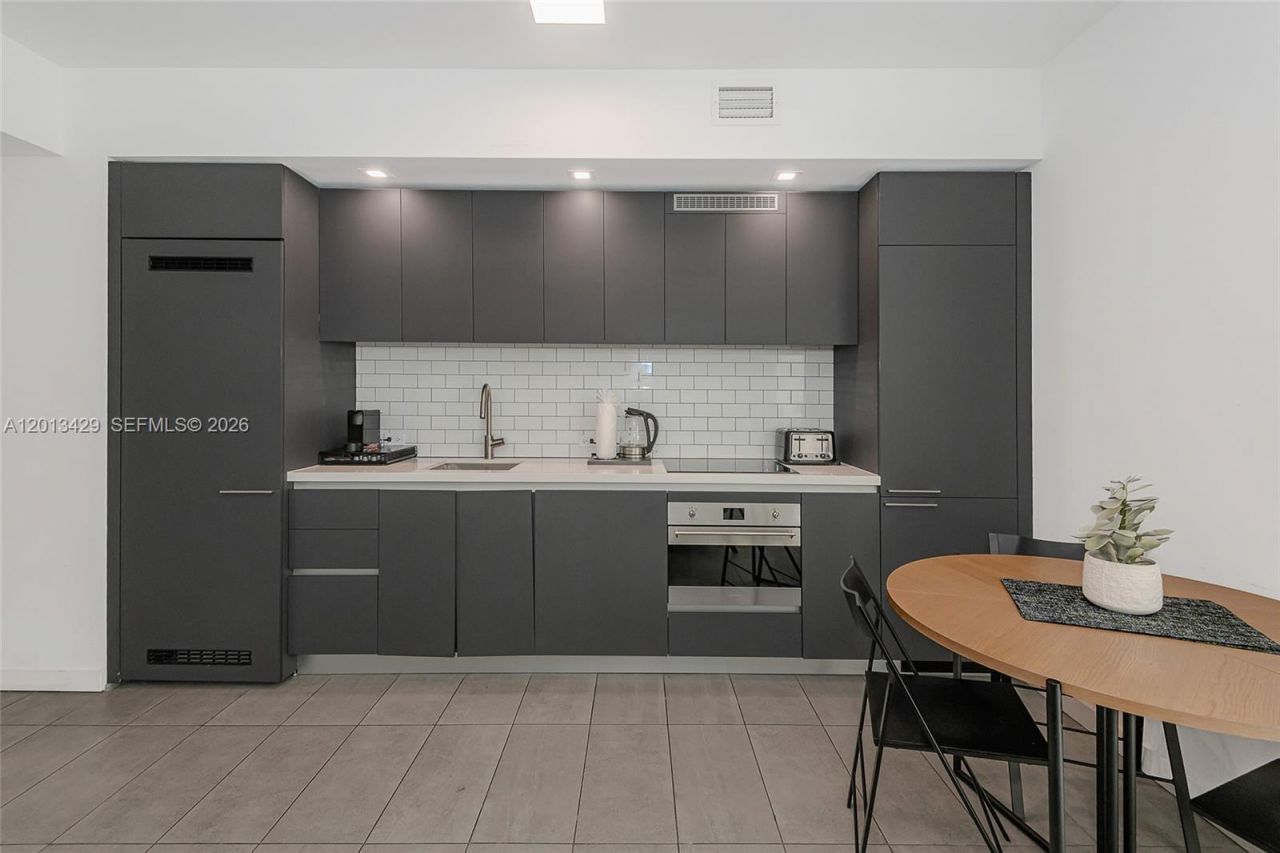227 NE 2nd St , Unit 2206, Miami, FL 33132 Photo