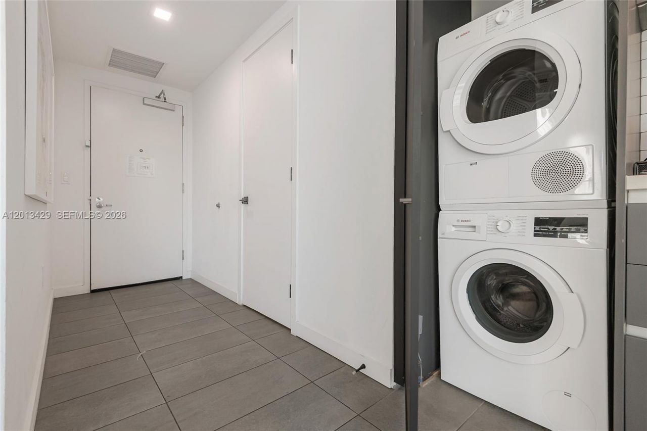 227 NE 2nd St , Unit 2206, Miami, FL 33132 Photo