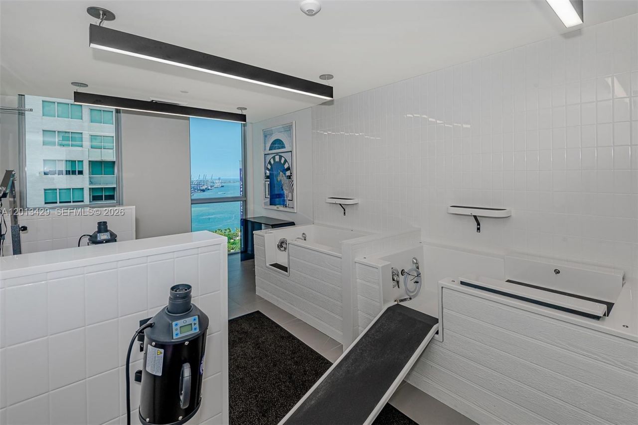 227 NE 2nd St , Unit 2206, Miami, FL 33132 Photo