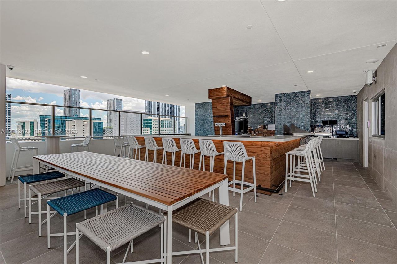 227 NE 2nd St , Unit 2206, Miami, FL 33132 Photo
