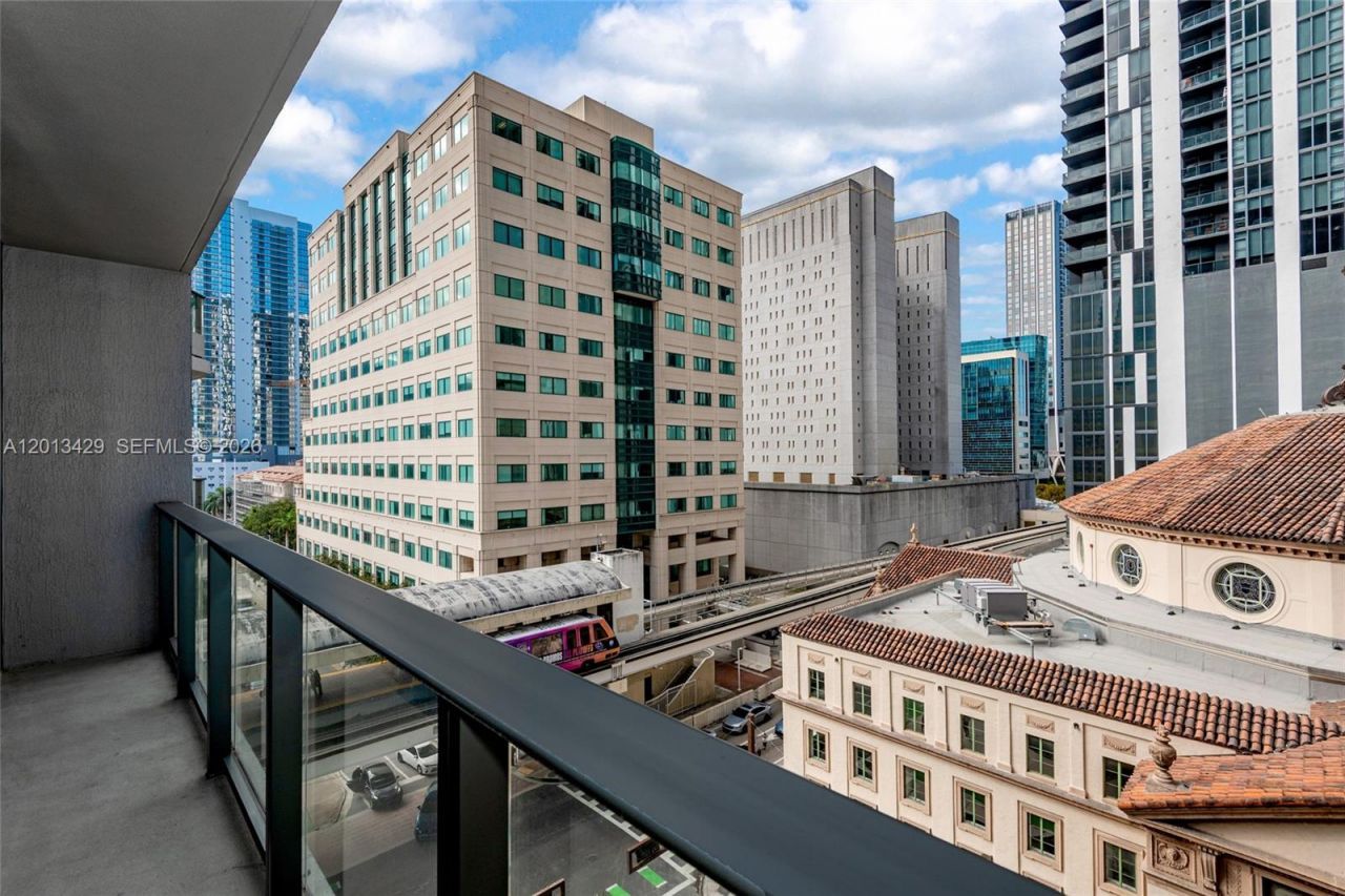 227 NE 2nd St , Unit 2206, Miami, FL 33132 Photo