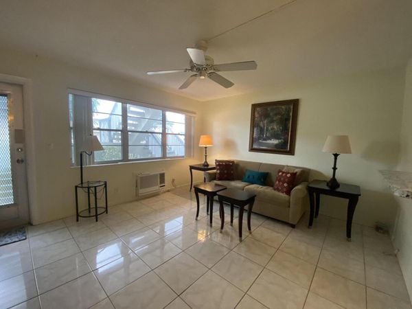 3 Kinghswood A, West Palm Beach, FL 33417