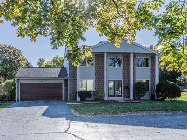 380 Ventura Club Drive , Roselle, IL 60172