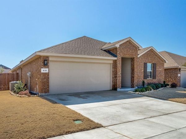 810 Wolf Creek Drive, Cleburne, TX 76033