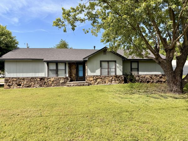 309 W Cherokee Street , Jay, OK 74346
