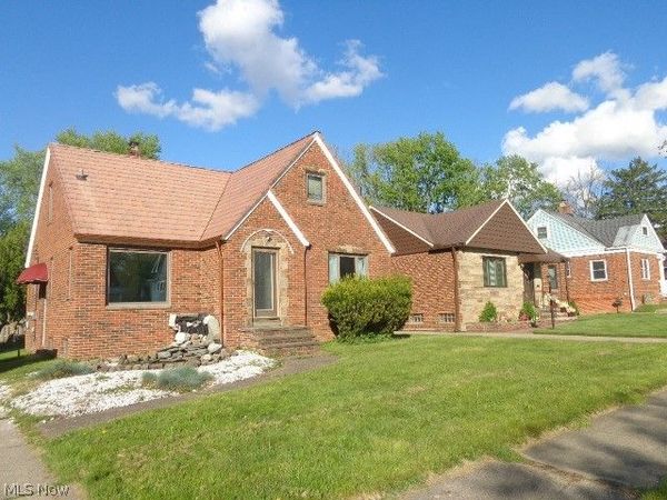 9504 Eureka Parkway , Parma Heights, OH 44130