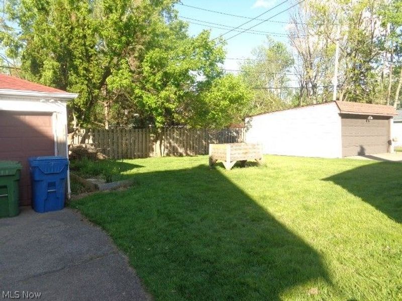 9504 Eureka Parkway, Parma Heights, OH 44130 Photo 3