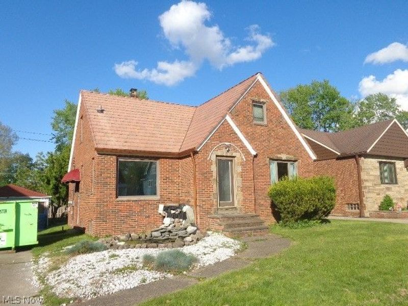 9504 Eureka Parkway, Parma Heights, OH 44130 Photo 4