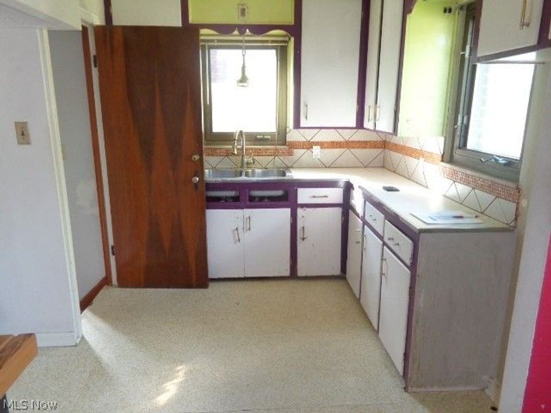 9504 Eureka Parkway, Parma Heights, OH 44130 Photo 8