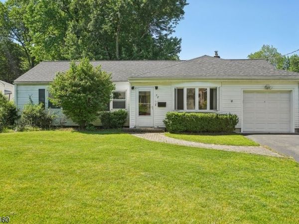58 Ashwood Dr, Livingston, NJ 07039