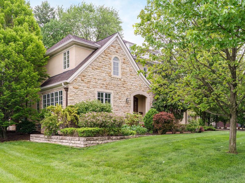 4085 Lyon Drive, Columbus, OH 43220 Photo 3