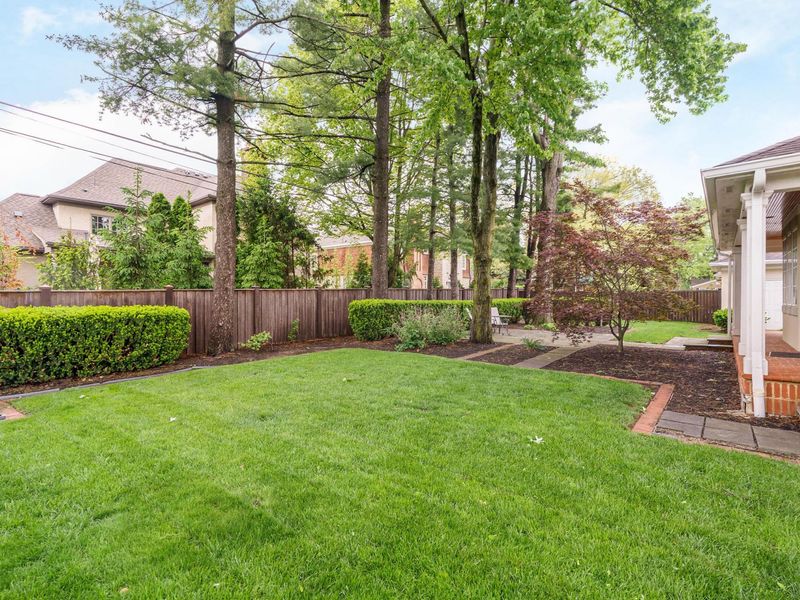 4085 Lyon Drive, Columbus, OH 43220 Photo 55