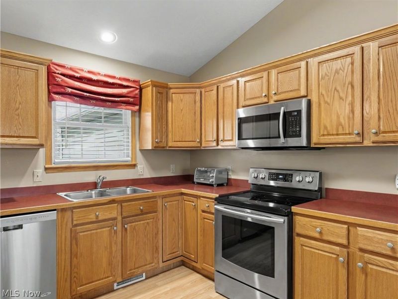 3671 White Oak Drive, Norton, OH 44203 Photo 7