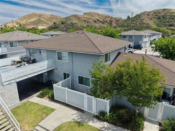28059 Robin, Saugus, CA 91350
