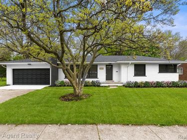 19771 Old Homestead Drive, Harper Woods, MI 48225