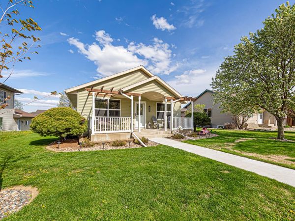 2114 York Street , Saint Peter, MN 56082