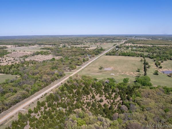 5 E 1180 Road , Okemah, OK 74859