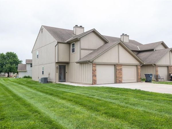 527 NE 6th #A Street, Blue Springs, MO 64014