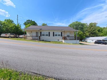 1725 & 1727 Sand Hill Road, Irvine, KY 40336