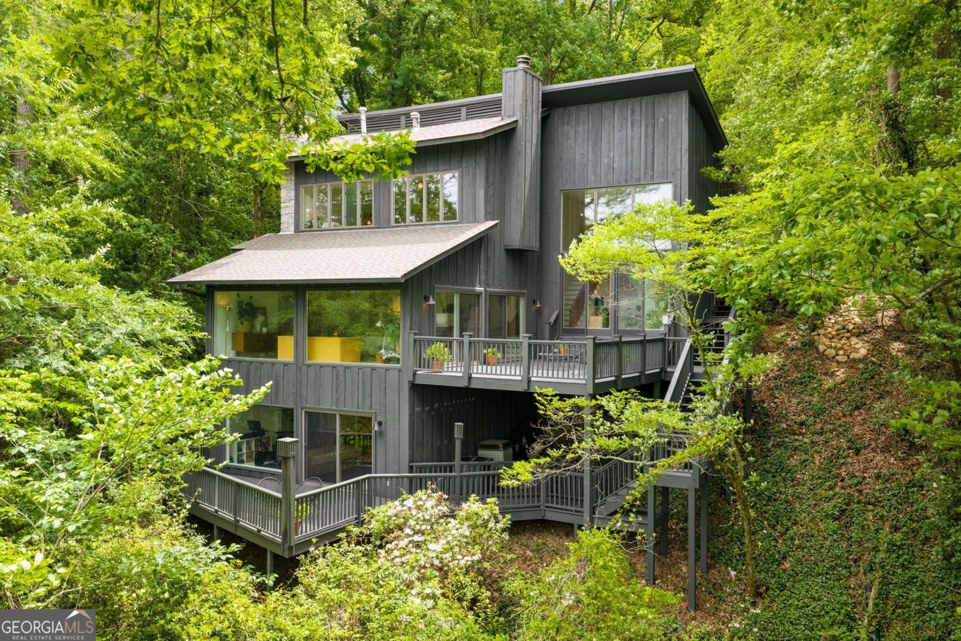 225 River North Drive, Atlanta, GA 30328 Main Photo