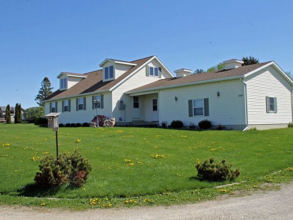 2229 Larrabee Avenue, Waverly, IA 50677