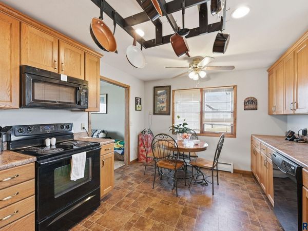 320 S 2nd Ave, Brandon, SD 57005