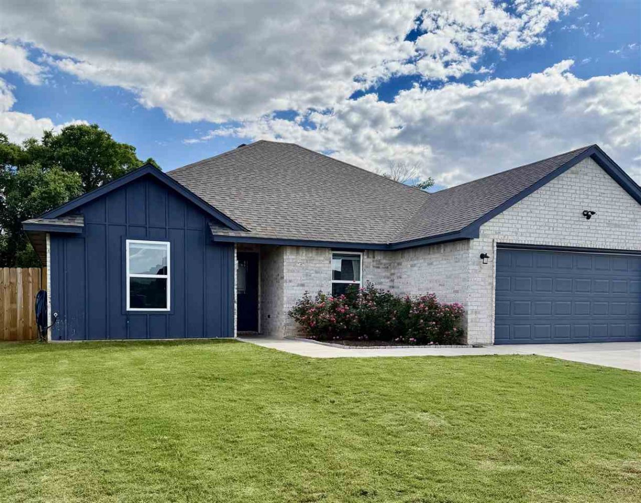 204 NW Elm, Cache, OK 73527 Main Photo