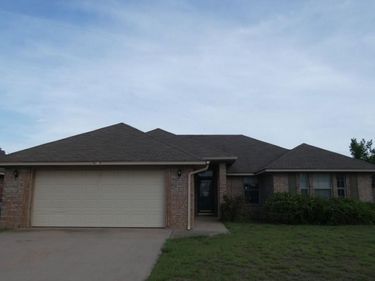 4410 SW Parkway Dr, Lawton, OK 73505