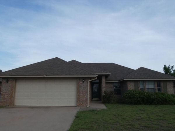 4410 SW Parkway Dr, Lawton, OK 73505