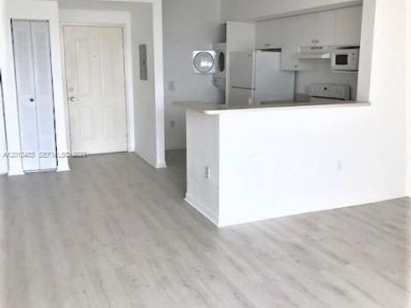 5077 NW 7th St , Unit 807, Miami, FL 33126