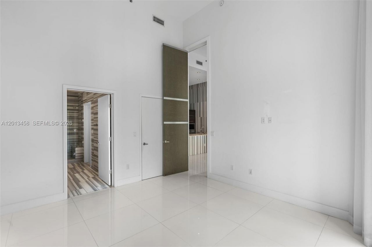 475 Brickell Ave , Unit 2812, Miami, FL 33131 Photo