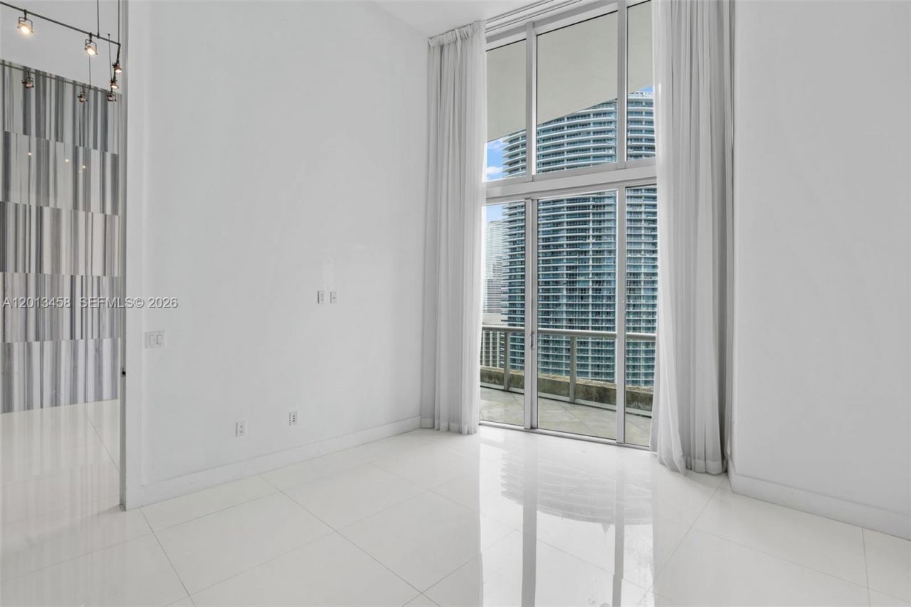 475 Brickell Ave , Unit 2812, Miami, FL 33131 Photo