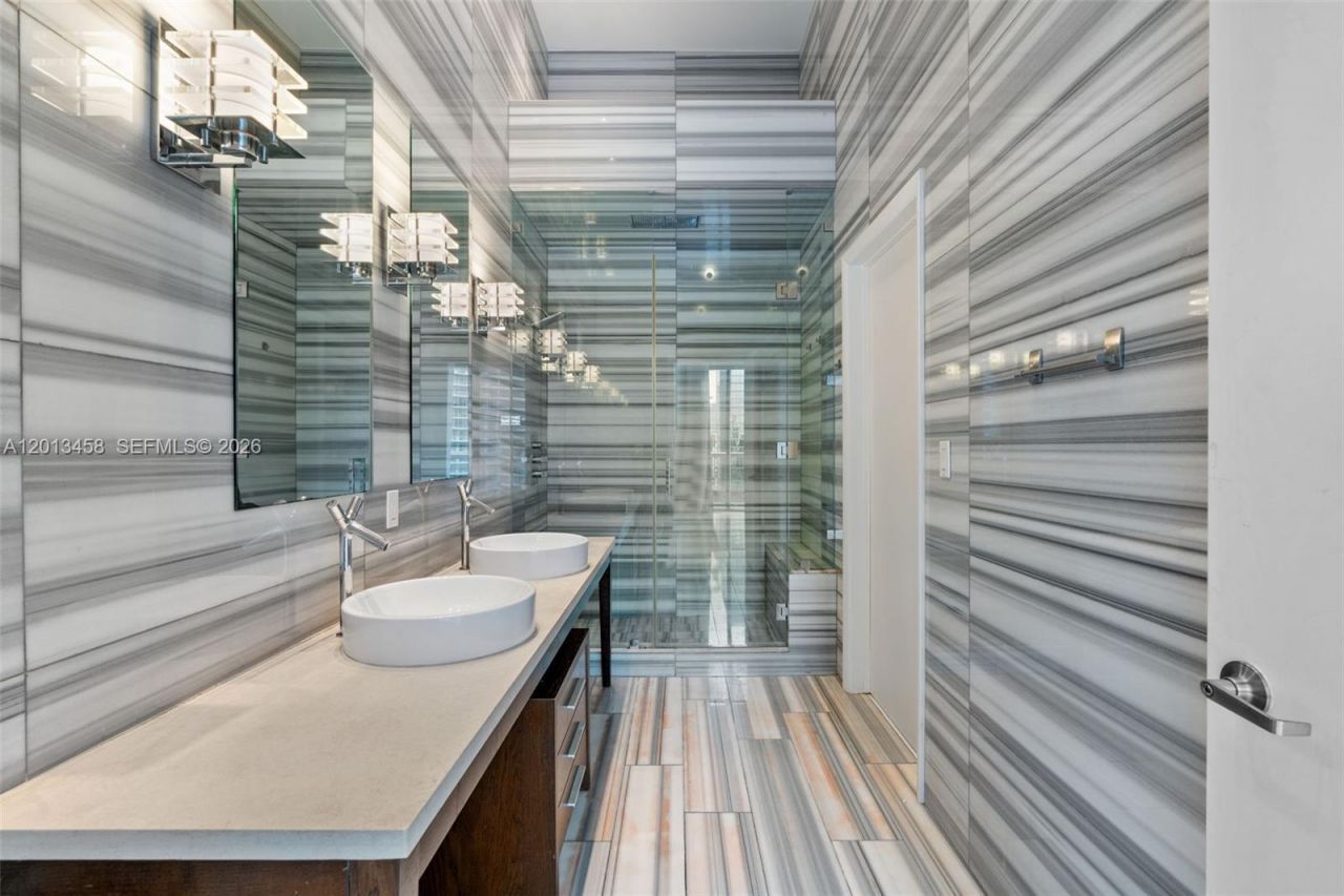 475 Brickell Ave , Unit 2812, Miami, FL 33131 Photo