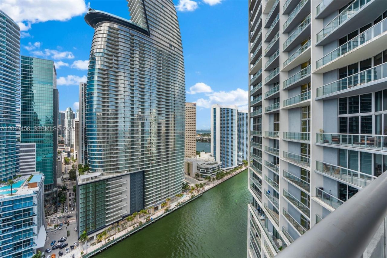475 Brickell Ave , Unit 2812, Miami, FL 33131 Photo