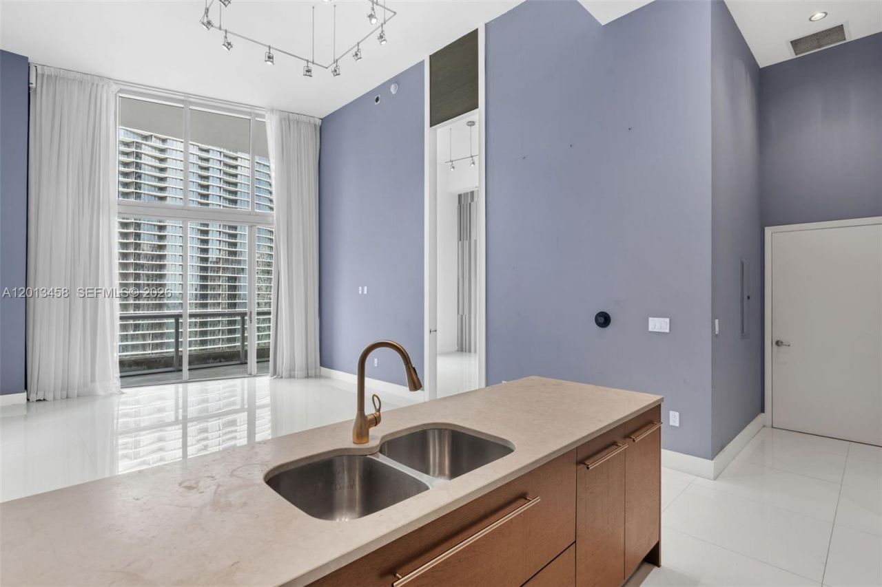 475 Brickell Ave , Unit 2812, Miami, FL 33131 Photo