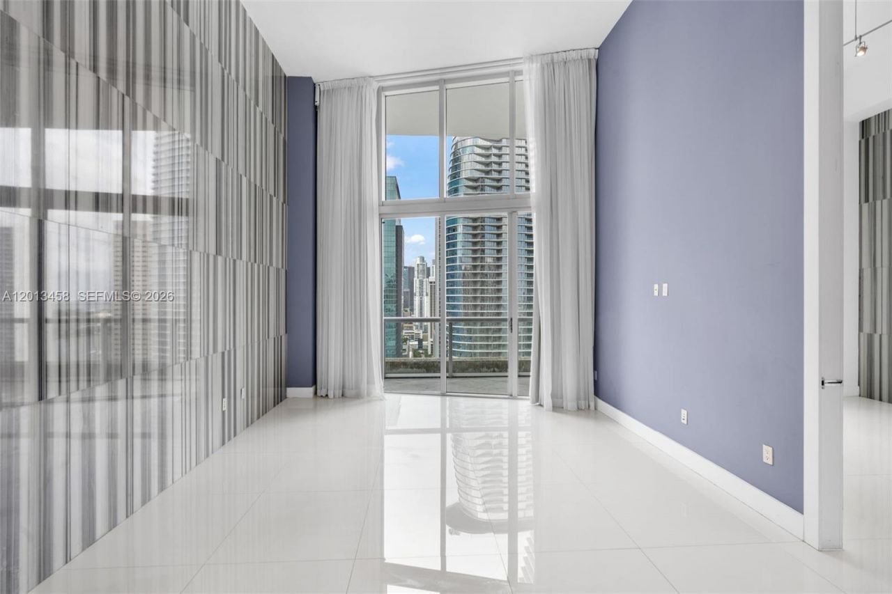 475 Brickell Ave , Unit 2812, Miami, FL 33131 Photo