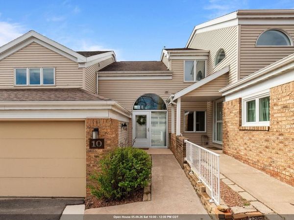 10 LAWRENCE COURT, Unit 10, Appleton, WI 54911
