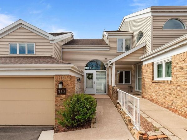 10 LAWRENCE COURT, Unit 10, Appleton, WI 54911