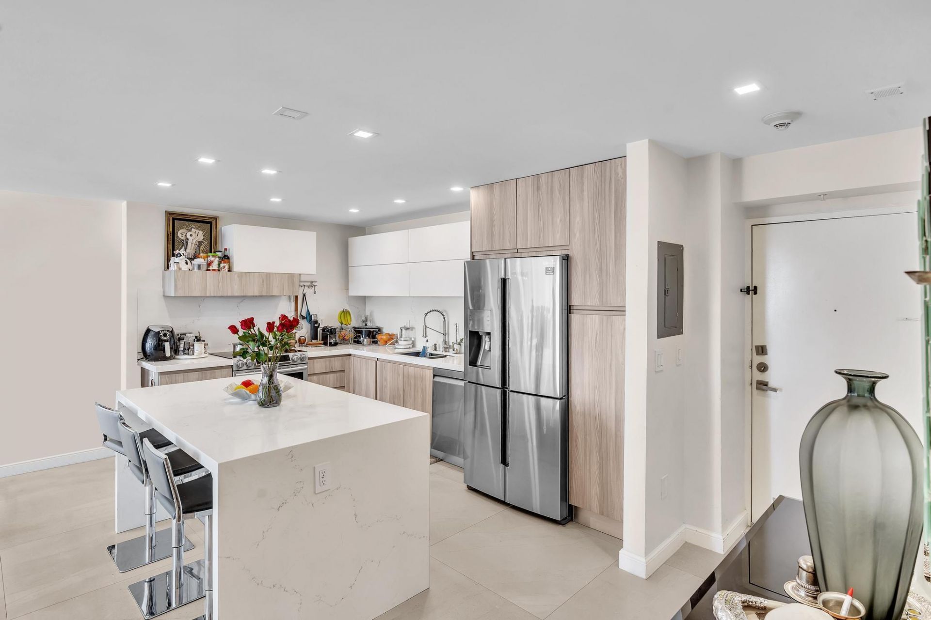 19390 Collins Avenue, Unit 421, Sunny Isles Beach, FL 33160 Photo
