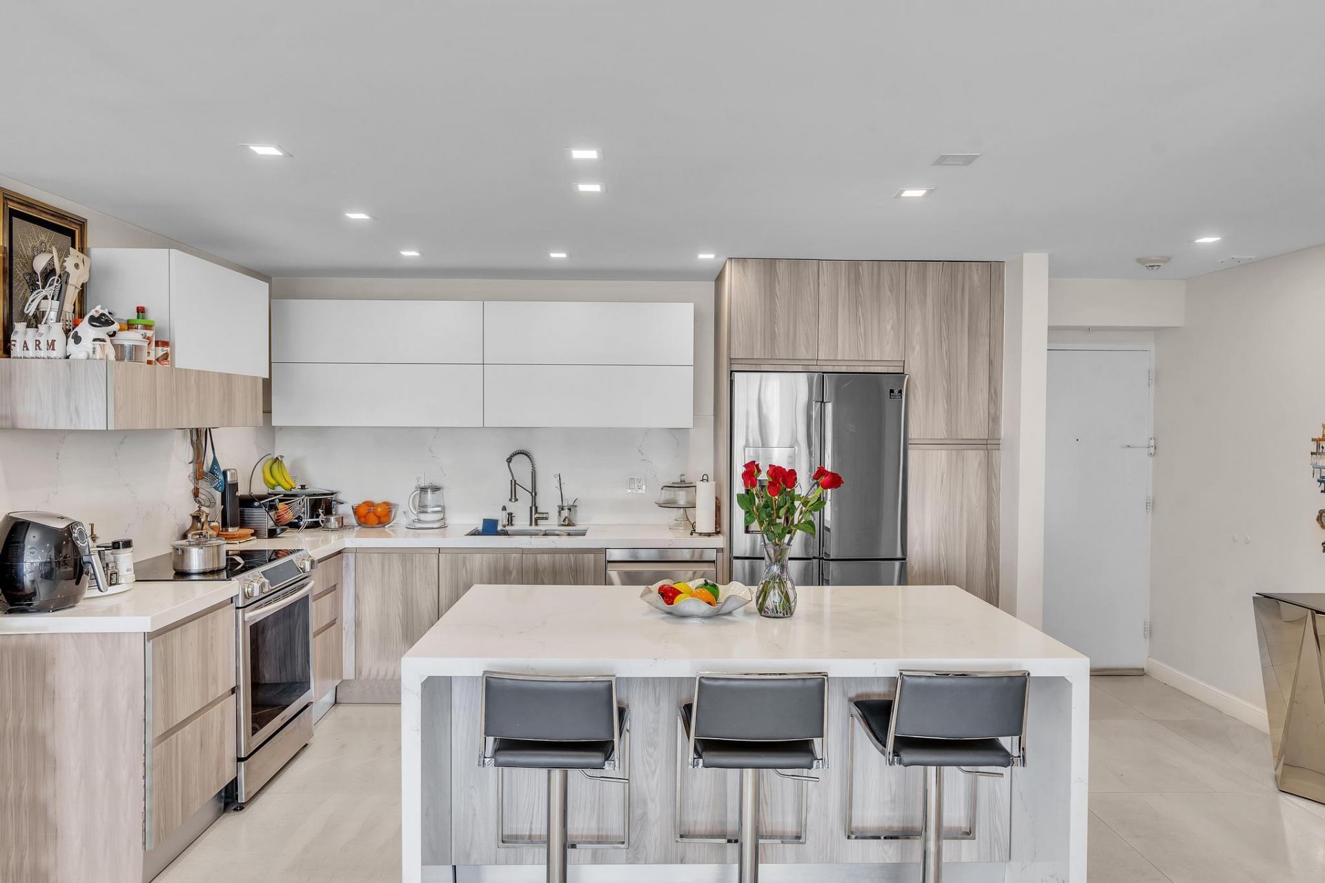 19390 Collins Avenue, Unit 421, Sunny Isles Beach, FL 33160 Photo