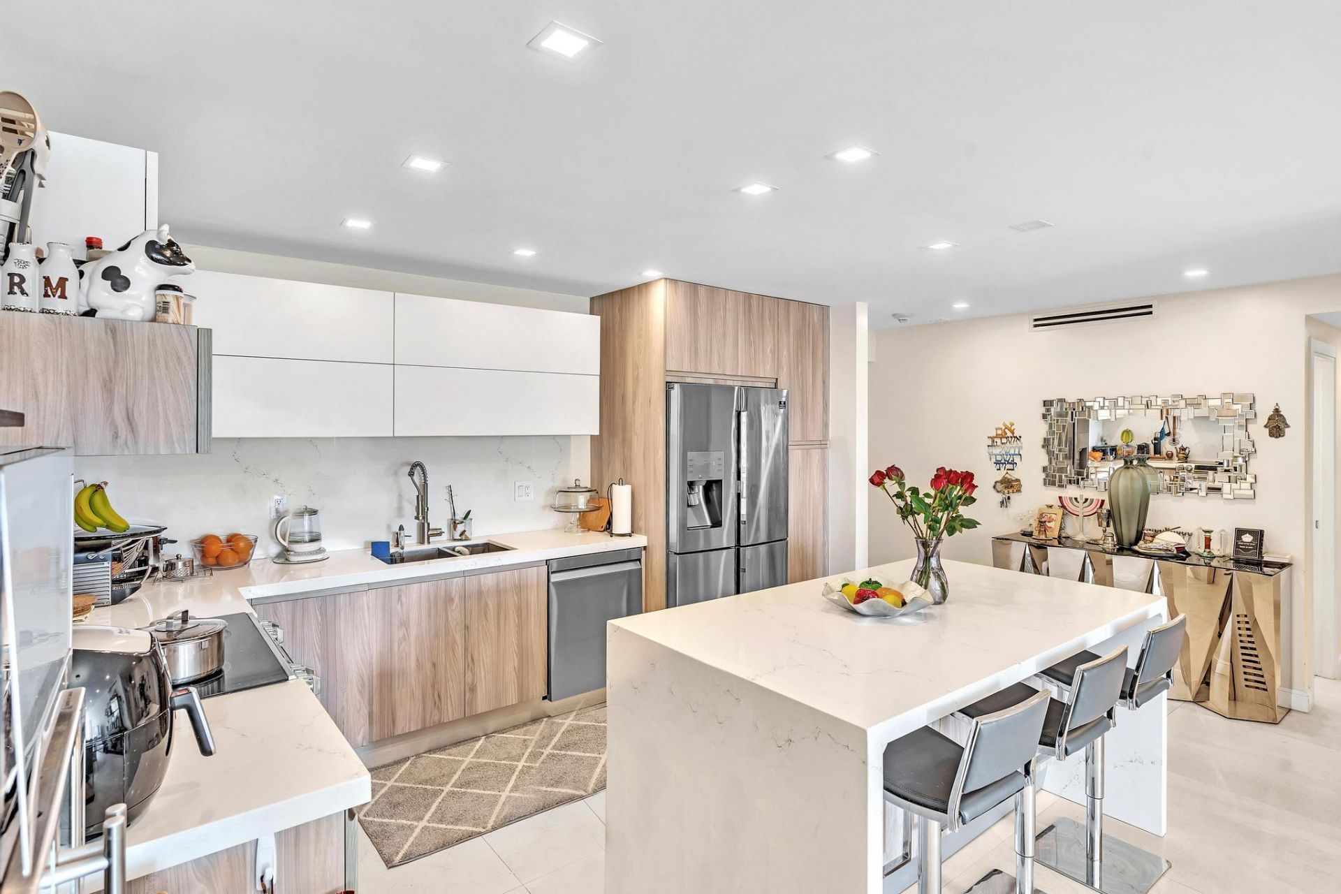 19390 Collins Avenue, Unit 421, Sunny Isles Beach, FL 33160 Photo