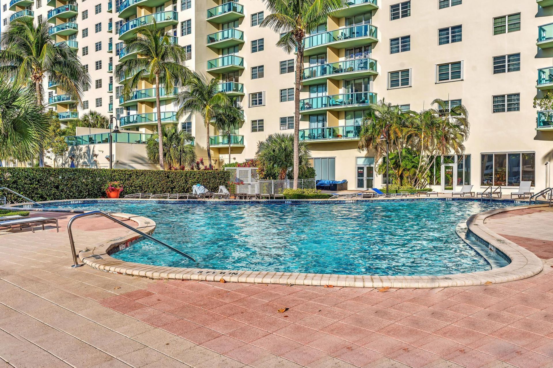19390 Collins Avenue, Unit 421, Sunny Isles Beach, FL 33160 Photo