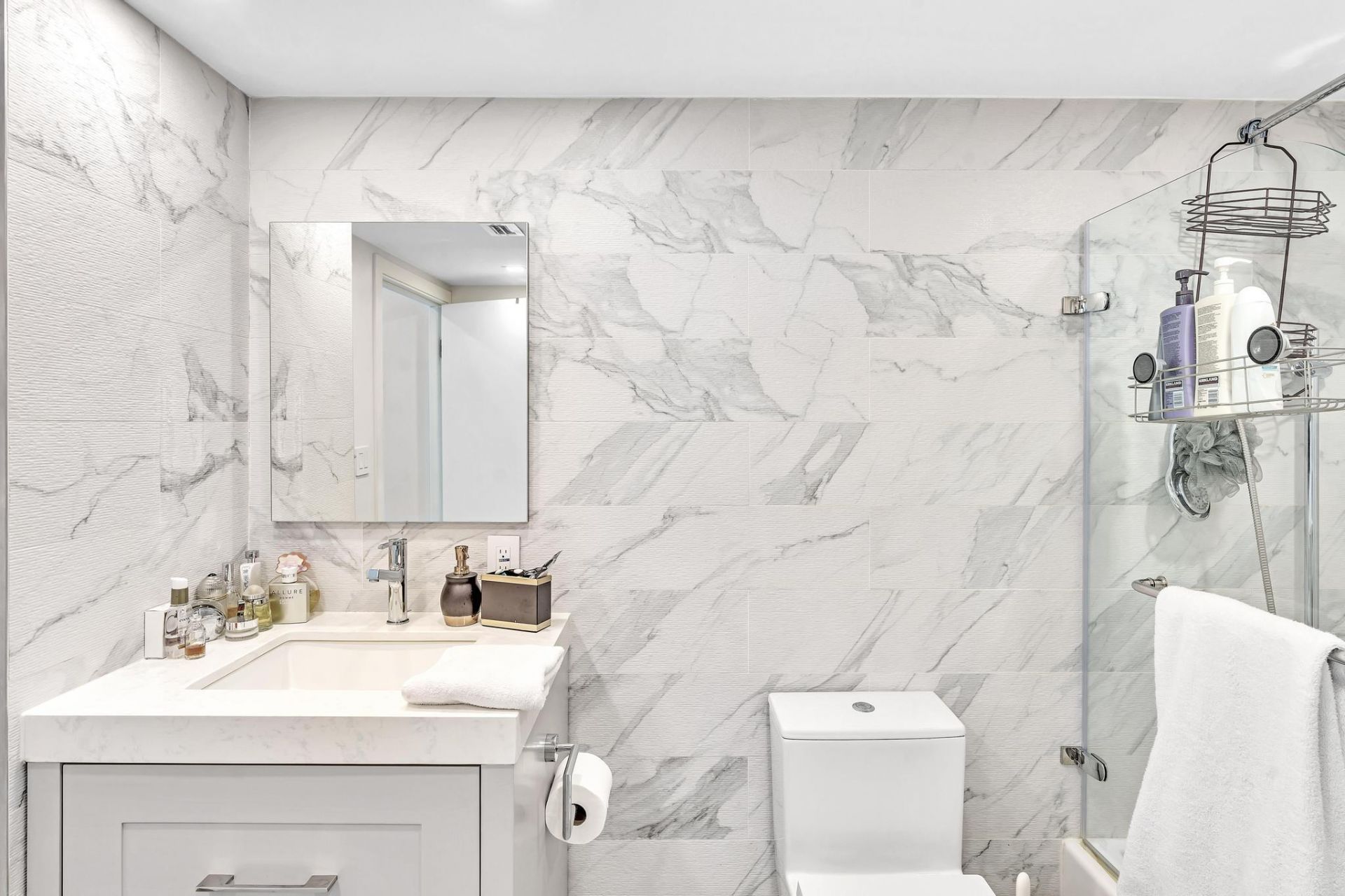 19390 Collins Avenue, Unit 421, Sunny Isles Beach, FL 33160 Photo