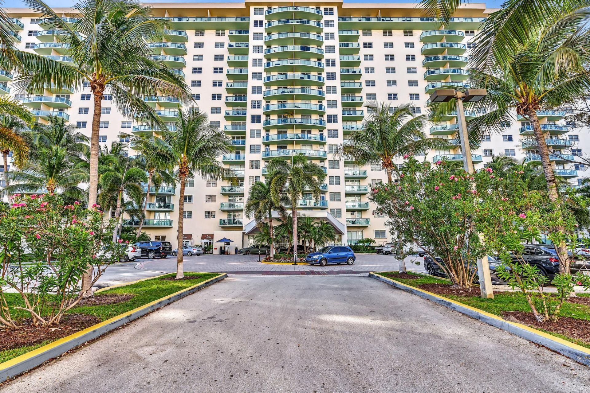19390 Collins Avenue, Unit 421, Sunny Isles Beach, FL 33160 Photo