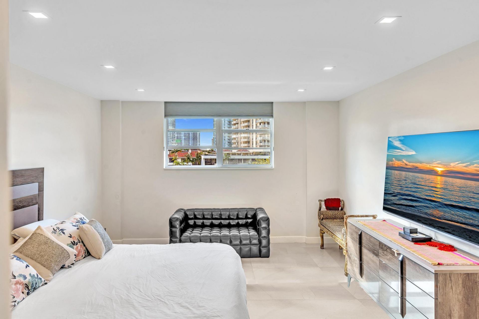 19390 Collins Avenue, Unit 421, Sunny Isles Beach, FL 33160 Photo