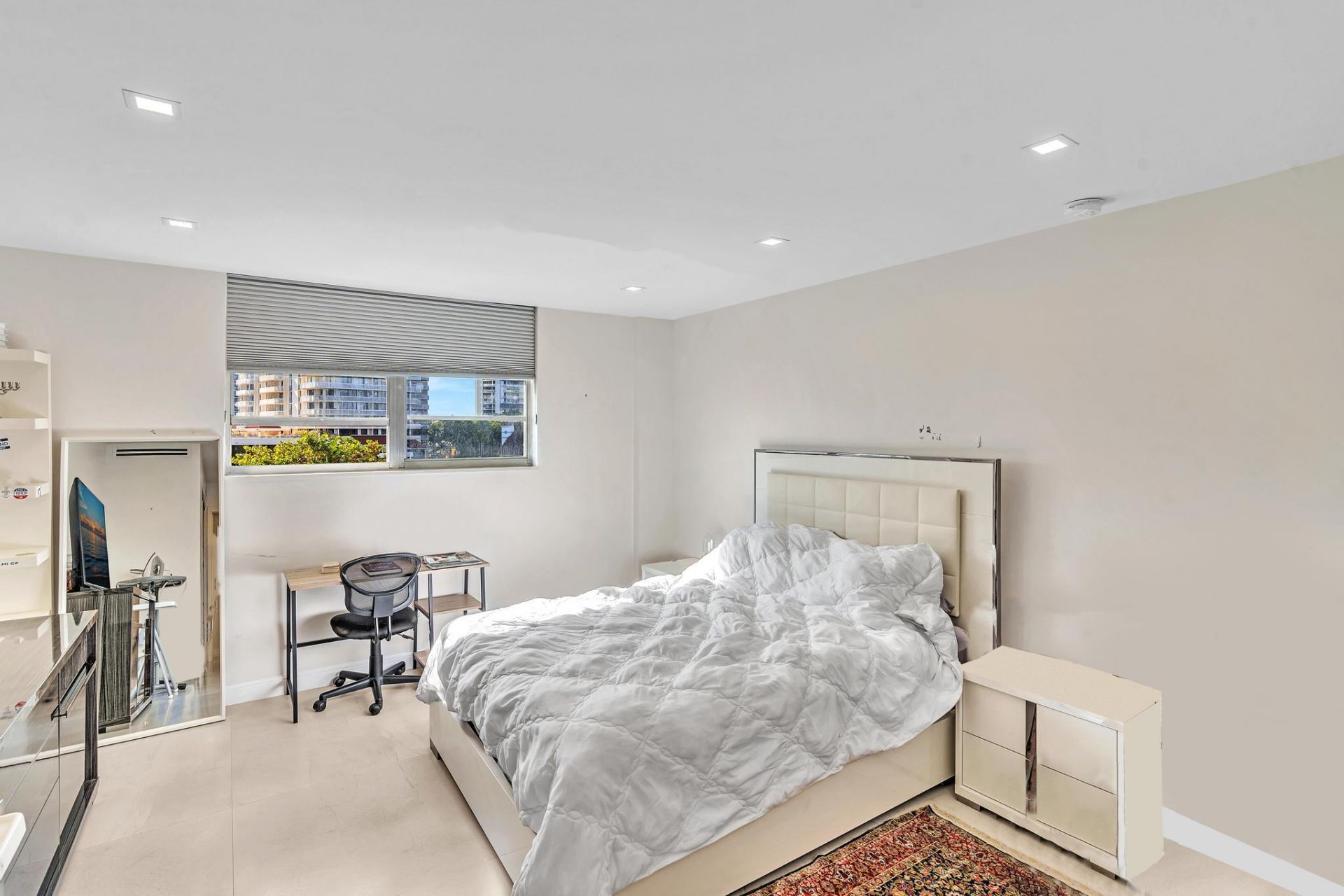 19390 Collins Avenue, Unit 421, Sunny Isles Beach, FL 33160 Photo