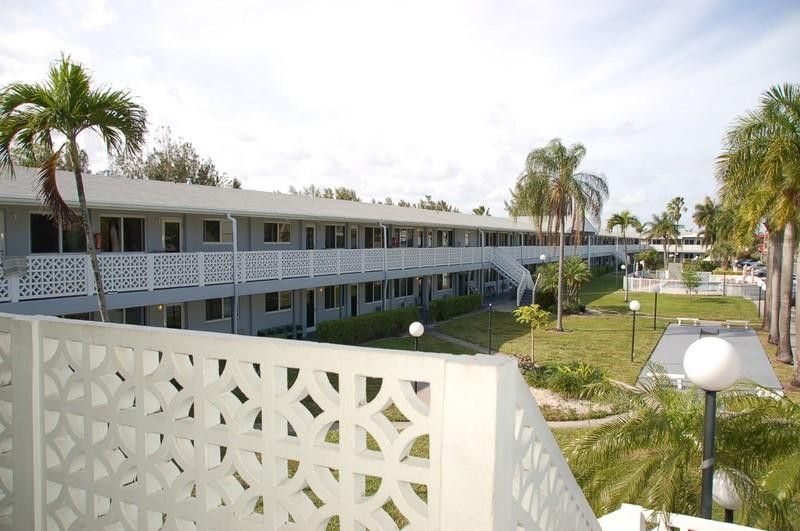600 Layne Boulevard, Unit 201, Hallandale Beach, FL 33009 Photo